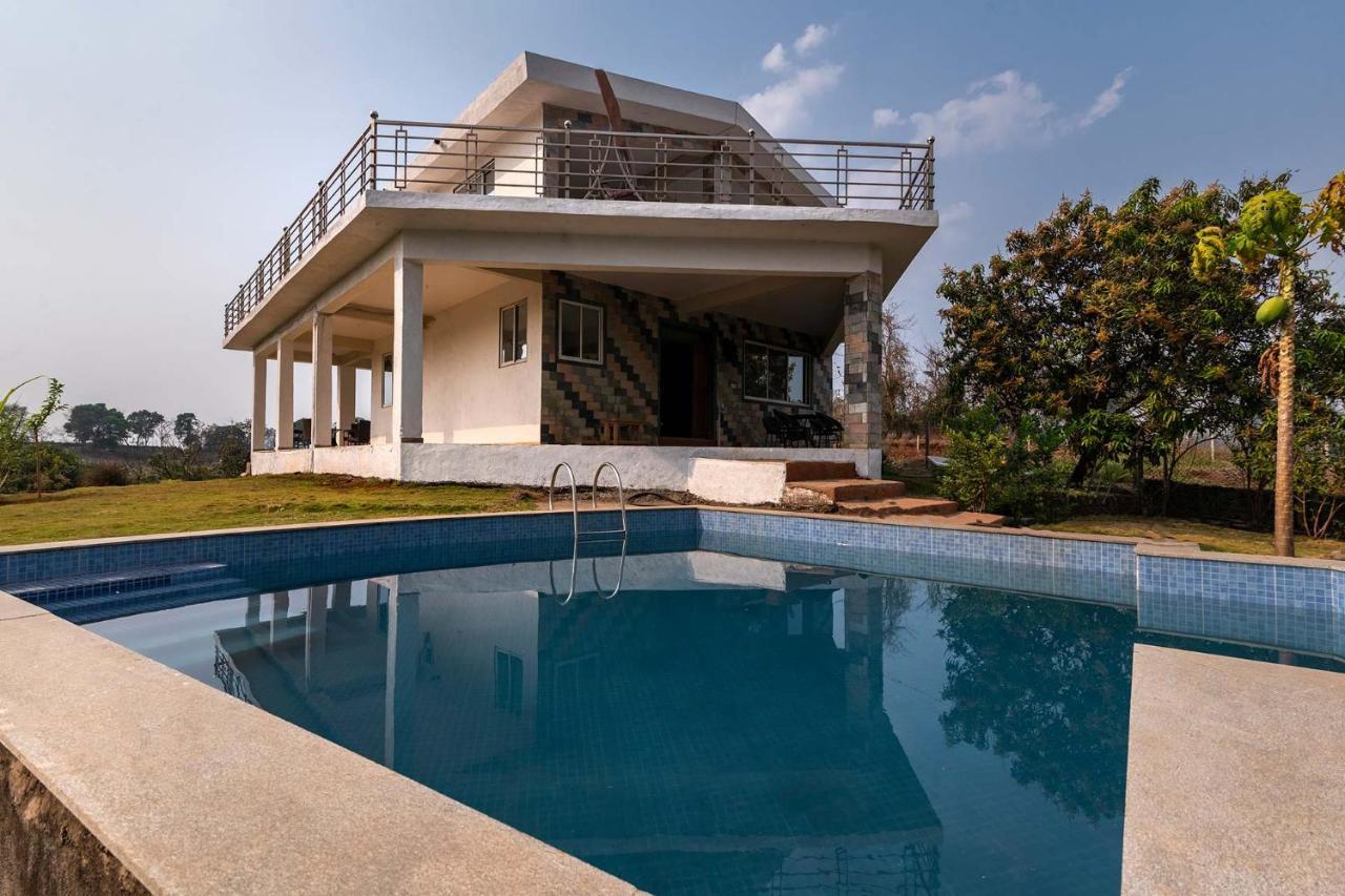 Aqua & Sage By Stayvista - Riverside Villa With Pool & Terrace Карджат Екстер'єр фото