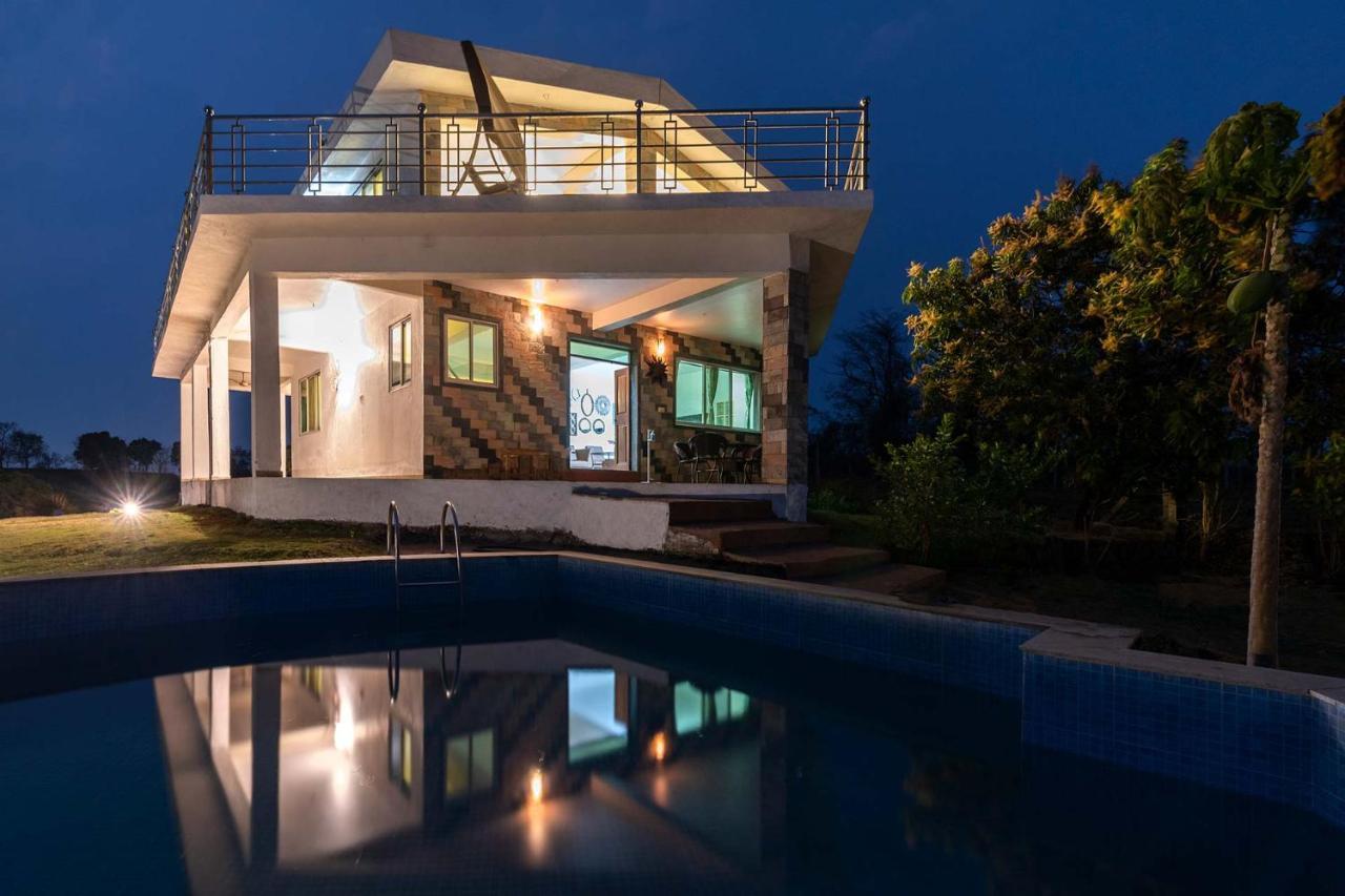 Aqua & Sage By Stayvista - Riverside Villa With Pool & Terrace Карджат Екстер'єр фото